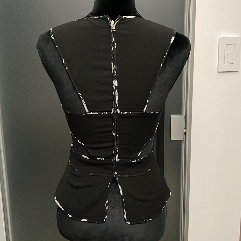 BCBGMAZAZRIA STUNNING TOP - Picture 3 of 9